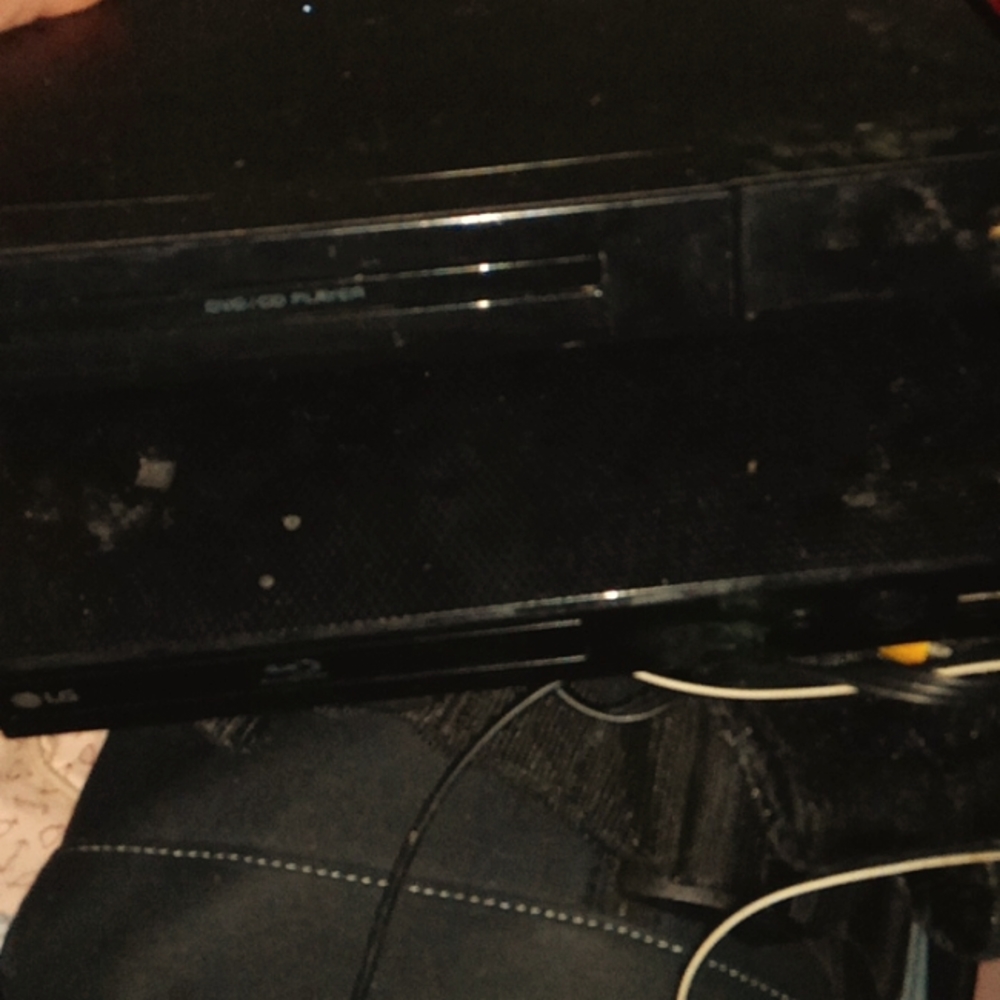 DVD Players Both LG one Blu-ray other plain DVD one comes with red yellow white.